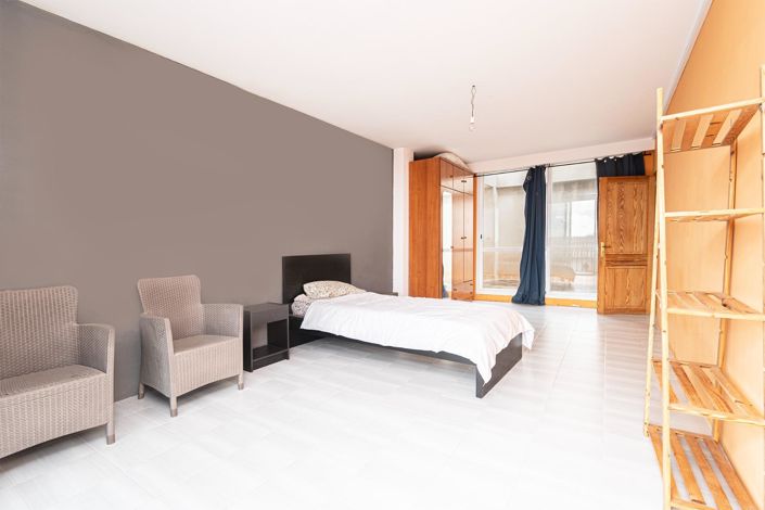 Image No.32-6 Bed Property for sale