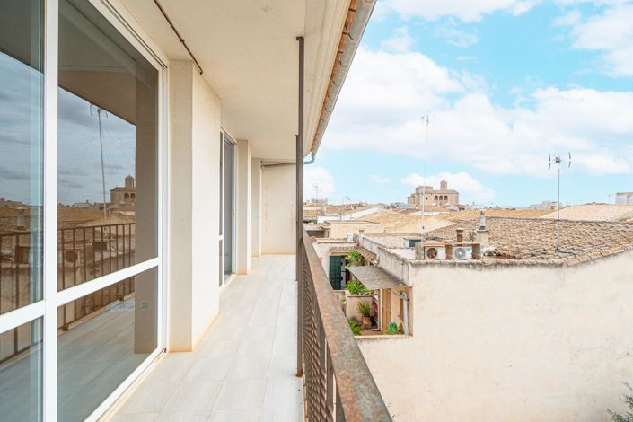 Image No.5-6 Bed Property for sale