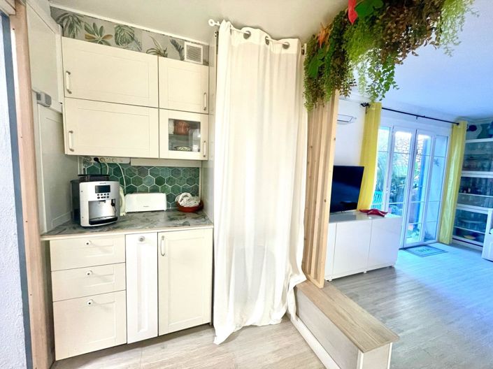 Image No.11-3 Bed Property for sale