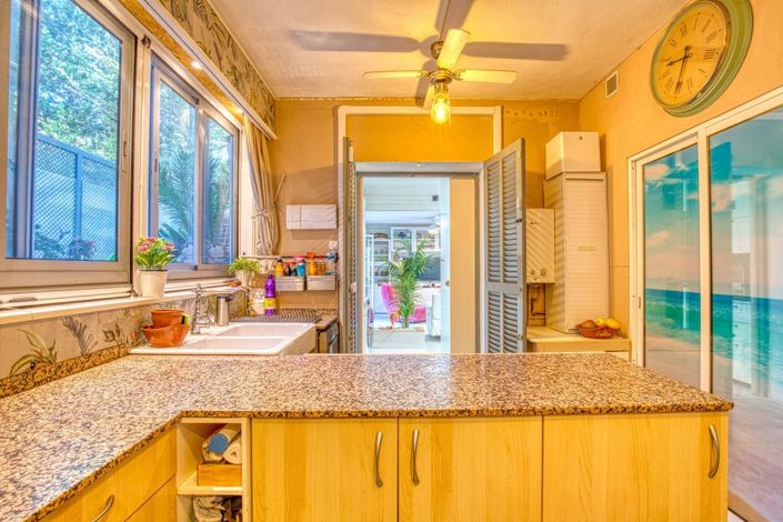 Image No.10-3 Bed Property for sale