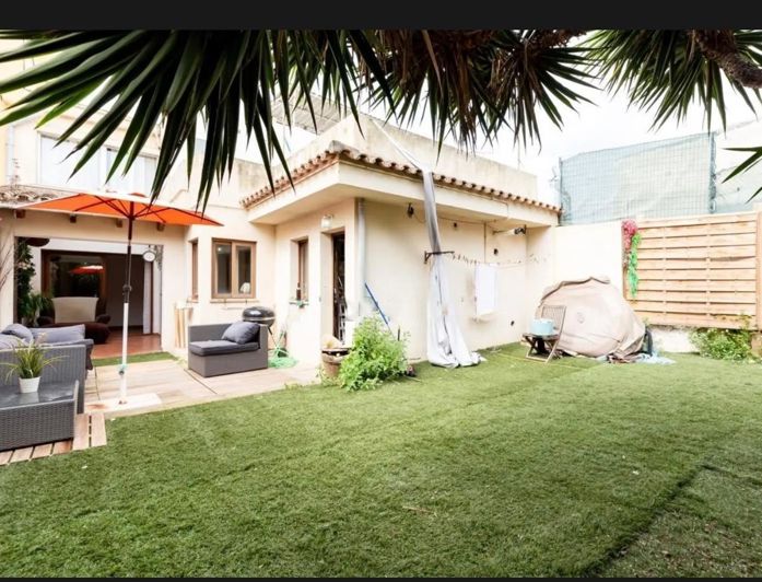 Image No.1-4 Bed Property for sale