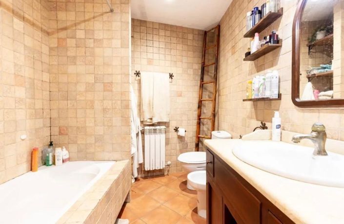 Image No.10-4 Bed Property for sale