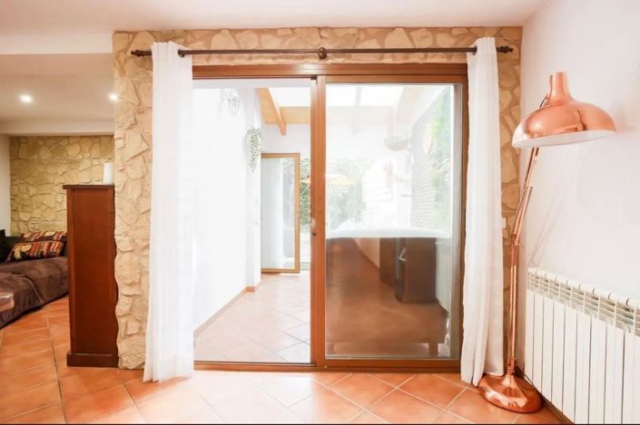 Image No.4-4 Bed Property for sale