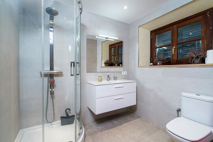 Image No.21-6 Bed Country House for sale