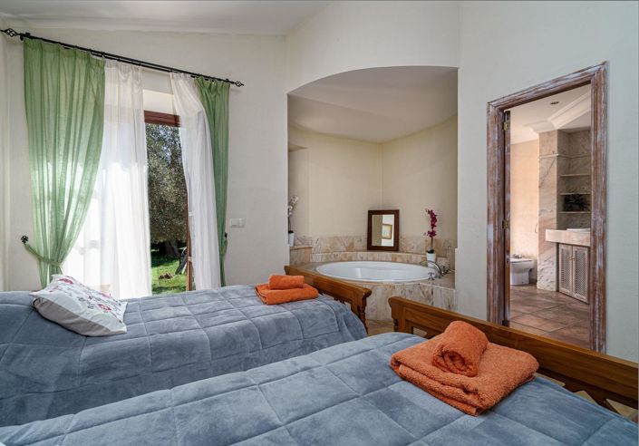 Image No.22-6 Bed Country House for sale