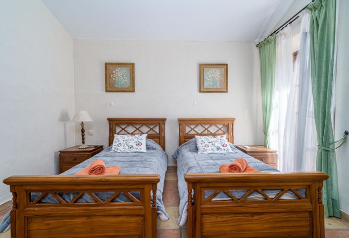 Image No.23-6 Bed Country House for sale