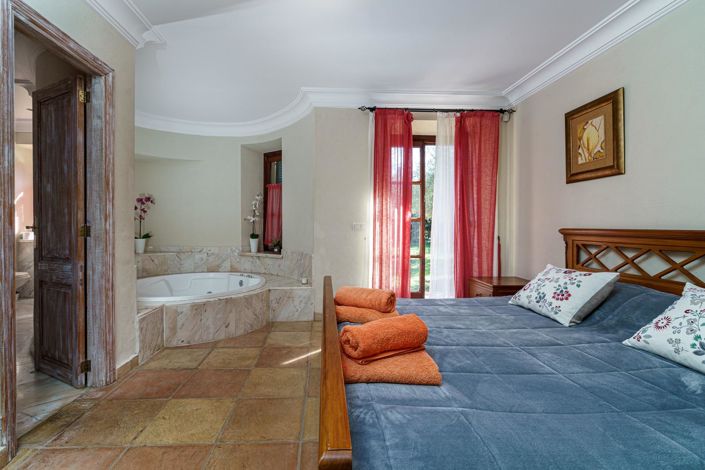 Image No.28-6 Bed Country House for sale