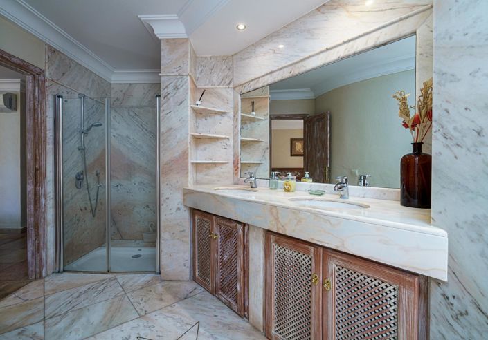 Image No.29-6 Bed Country House for sale