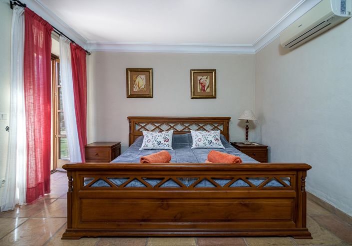 Image No.30-6 Bed Country House for sale