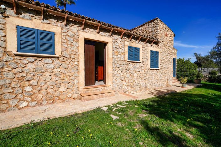 Image No.36-6 Bed Country House for sale