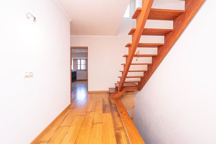 Image No.11-4 Bed Property for sale