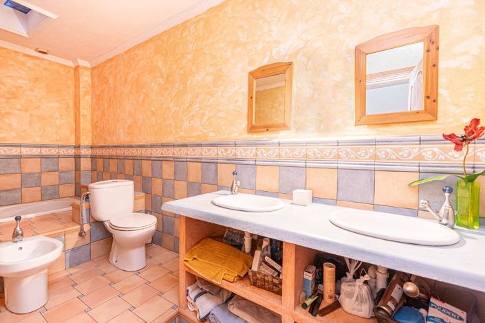 Image No.18-4 Bed Property for sale