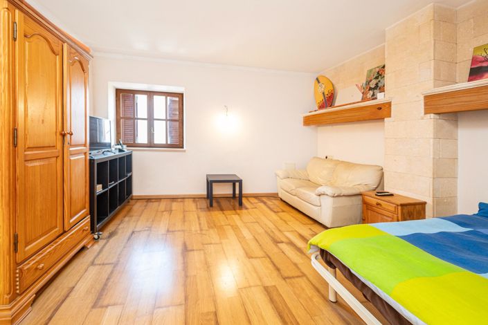 Image No.20-4 Bed Property for sale