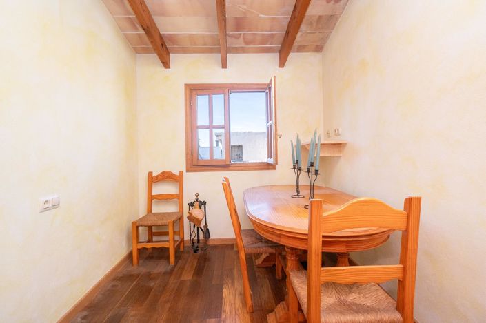 Image No.21-4 Bed Property for sale