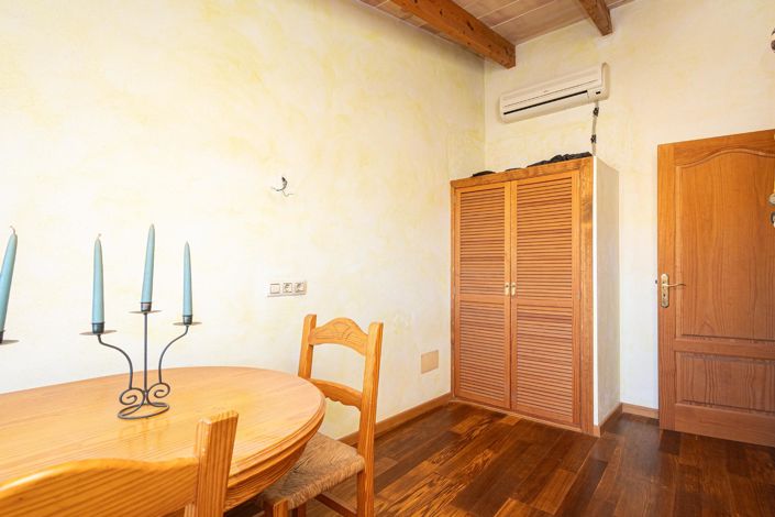 Image No.22-4 Bed Property for sale