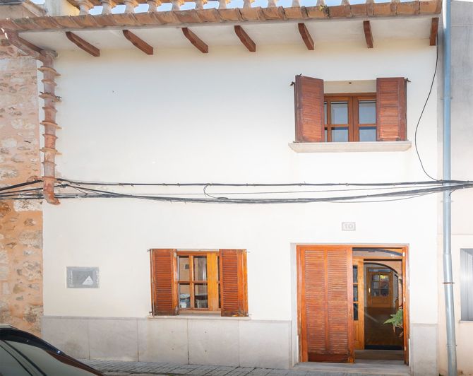 Image No.4-4 Bed Property for sale