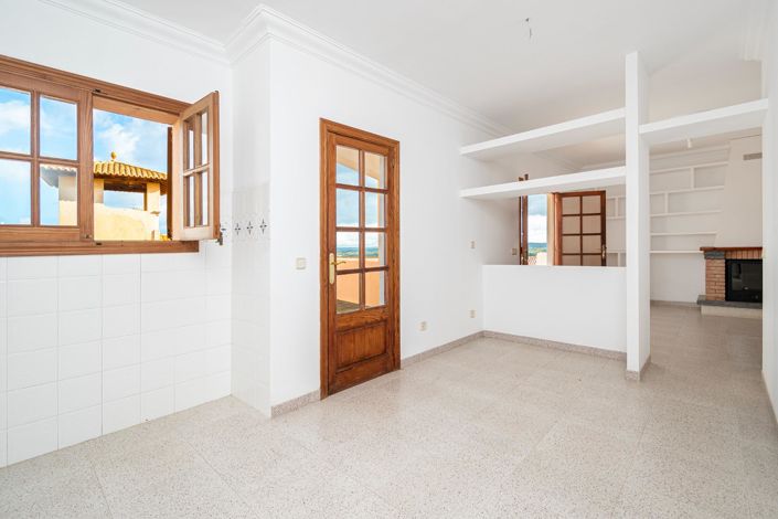 Image No.13-6 Bed House for sale