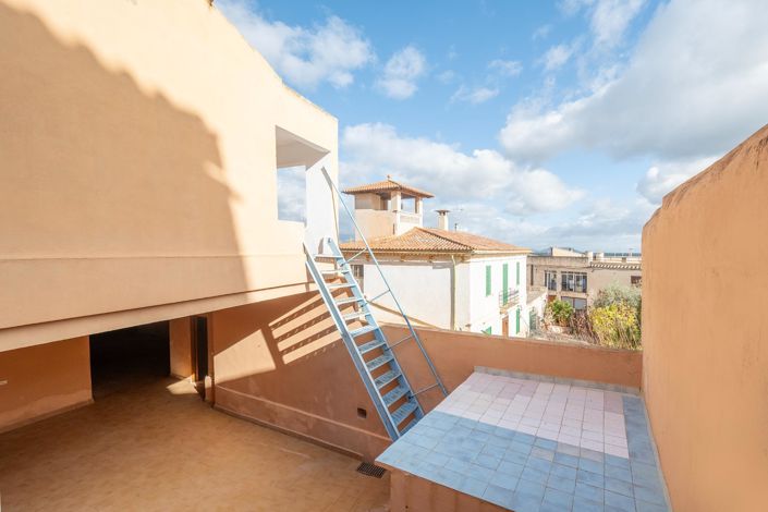 Image No.16-6 Bed House for sale