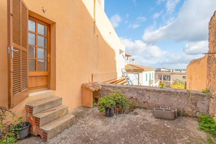 Image No.17-6 Bed House for sale