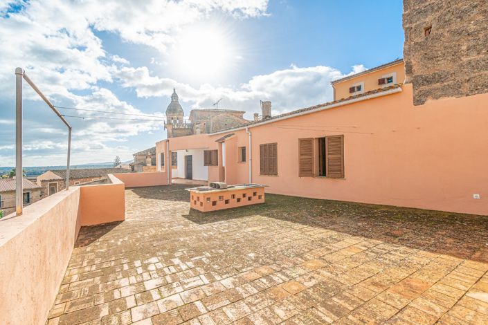 Image No.2-6 Bed House for sale