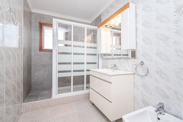 Image No.22-6 Bed House for sale