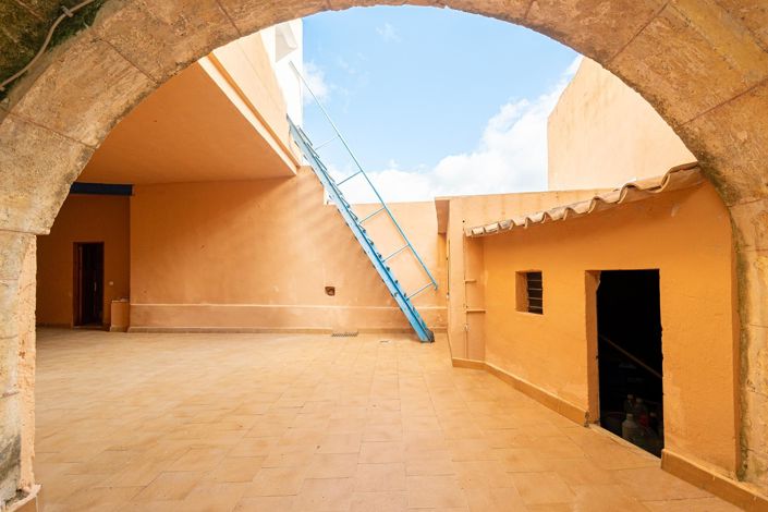 Image No.3-6 Bed House for sale