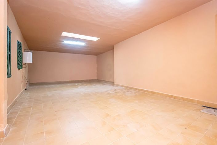 Image No.38-6 Bed House for sale