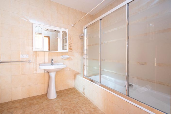 Image No.39-6 Bed House for sale