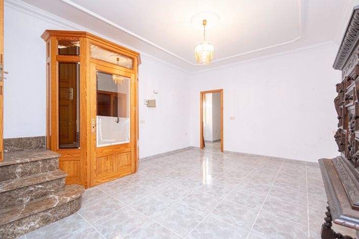 Image No.41-6 Bed House for sale