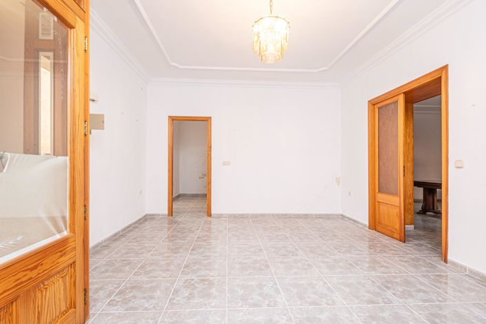 Image No.43-6 Bed House for sale