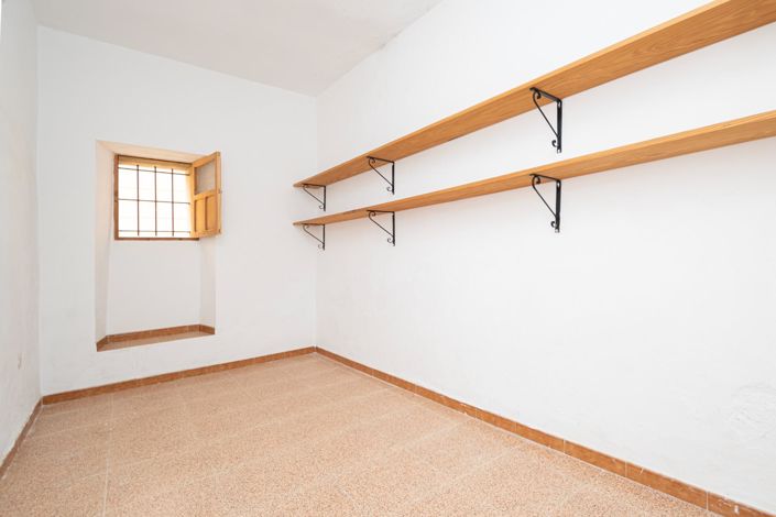 Image No.49-6 Bed House for sale