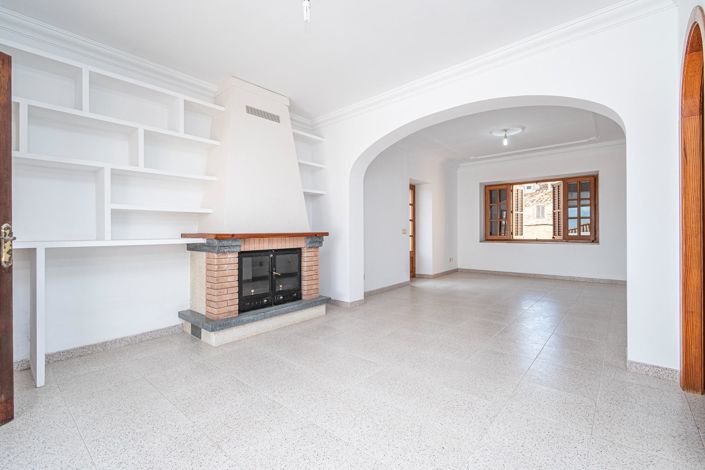 Image No.7-6 Bed House for sale