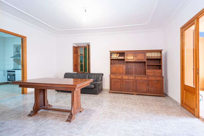 Image No.9-6 Bed House for sale