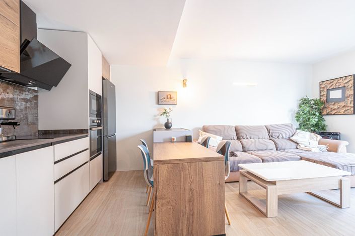 Image No.10-3 Bed Property for sale