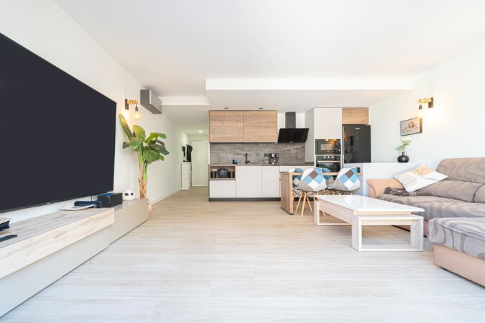 Image No.11-3 Bed Property for sale