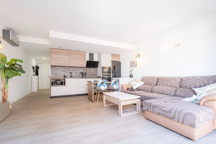 Image No.12-3 Bed Property for sale