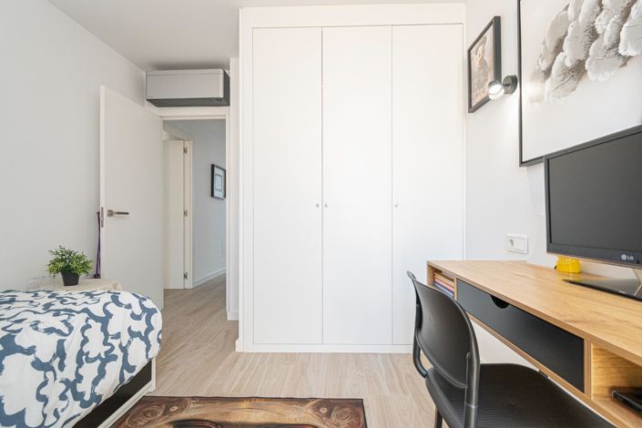 Image No.17-3 Bed Property for sale