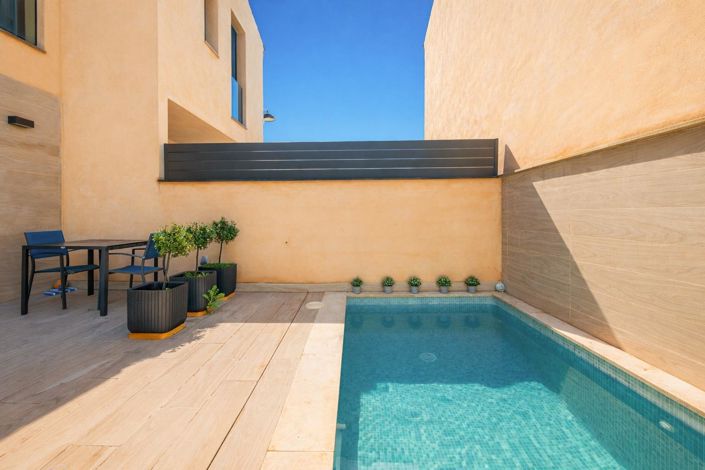 Image No.2-3 Bed Property for sale