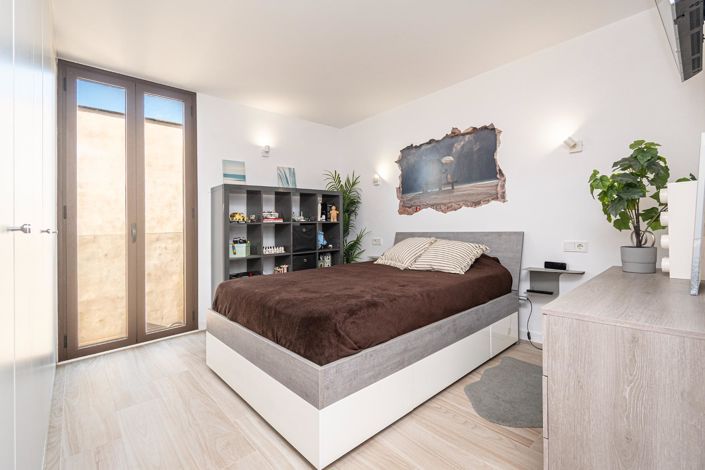 Image No.20-3 Bed Property for sale