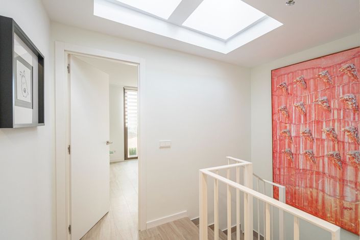 Image No.26-3 Bed Property for sale