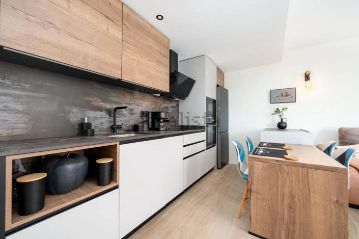 Image No.3-3 Bed Property for sale