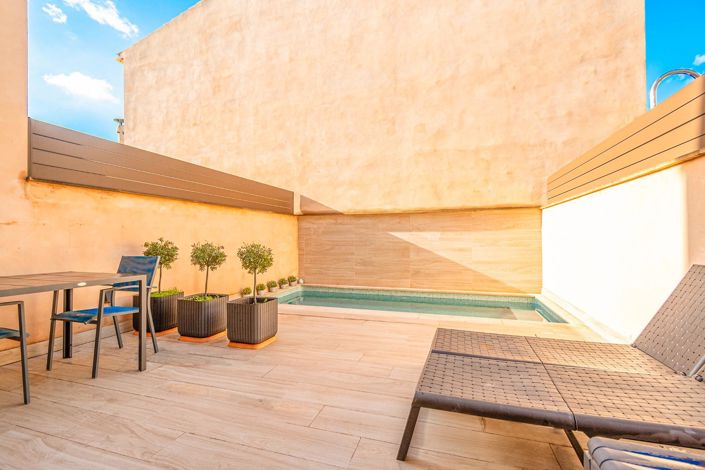 Image No.3-3 Bed Property for sale