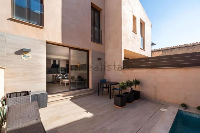 Image No.7-3 Bed Property for sale