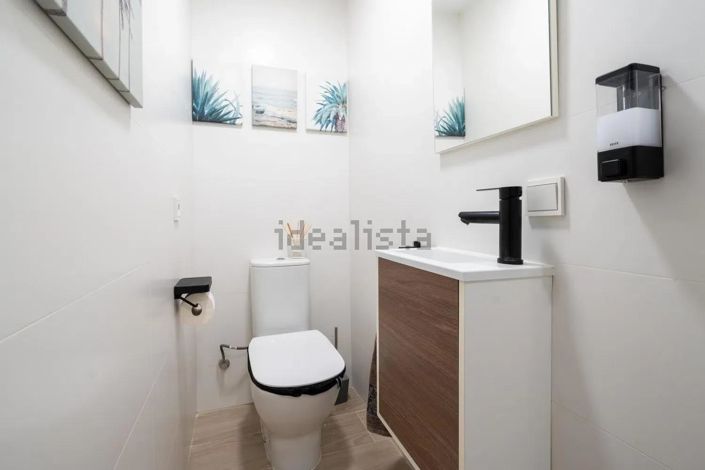 Image No.8-3 Bed Property for sale