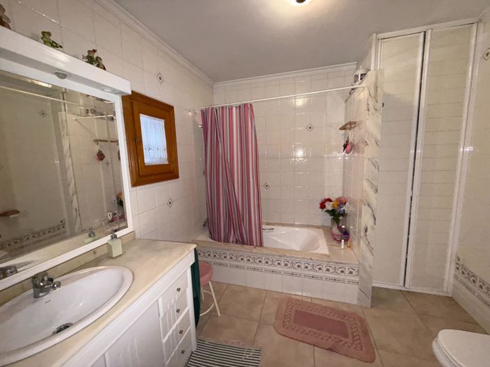 Image No.17-4 Bed House for sale