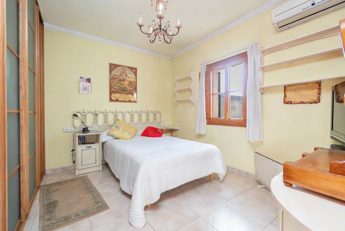 Image No.18-4 Bed House for sale