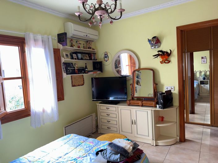 Image No.19-4 Bed House for sale