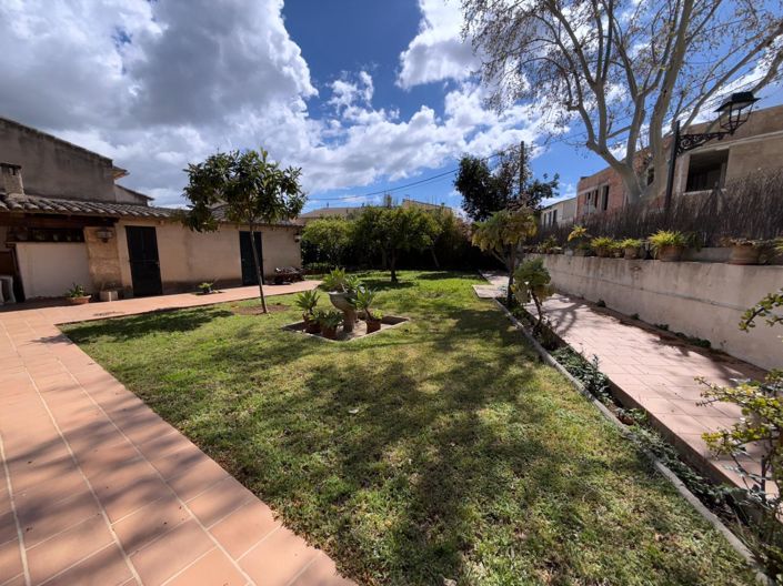 Image No.2-4 Bed House for sale