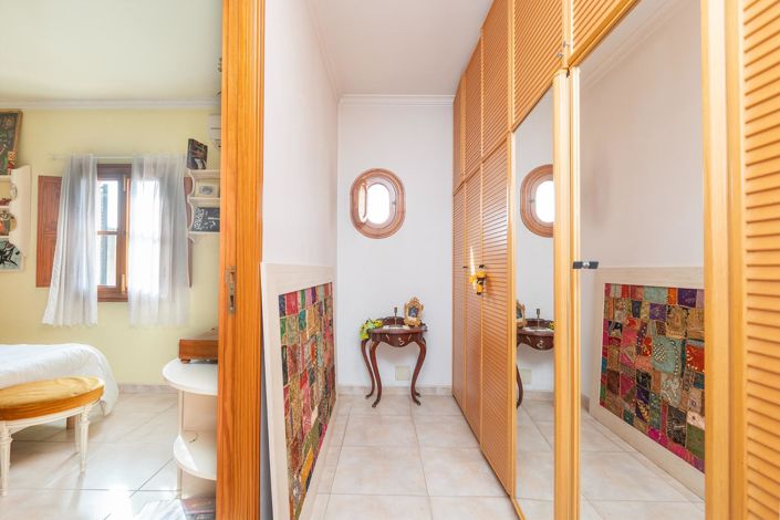 Image No.21-4 Bed House for sale