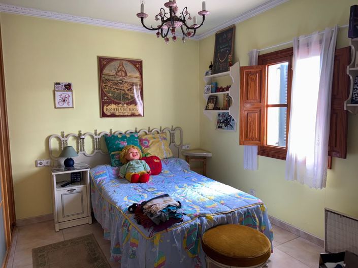 Image No.24-4 Bed House for sale